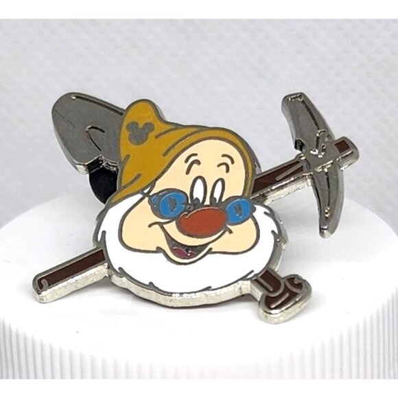 Disney Hidden Mickey 6 Of 7 Dopey Pin With Pickaxe Collectible Silver - Picture 1 of 6